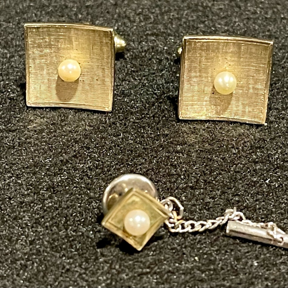 Shields Gold Tone and Pearl Cufflink and Tie Pin Set